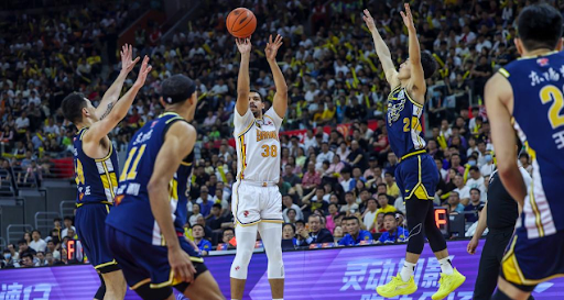 瓜帅：梅西、莱万和哈兰德都是进球机器，很荣幸执教过他们