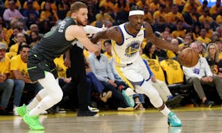 骑士新赛季表现下滑，爆冷输给马刺，主场优势助力取胜，马刺虽缺主力仍保持竞争力。